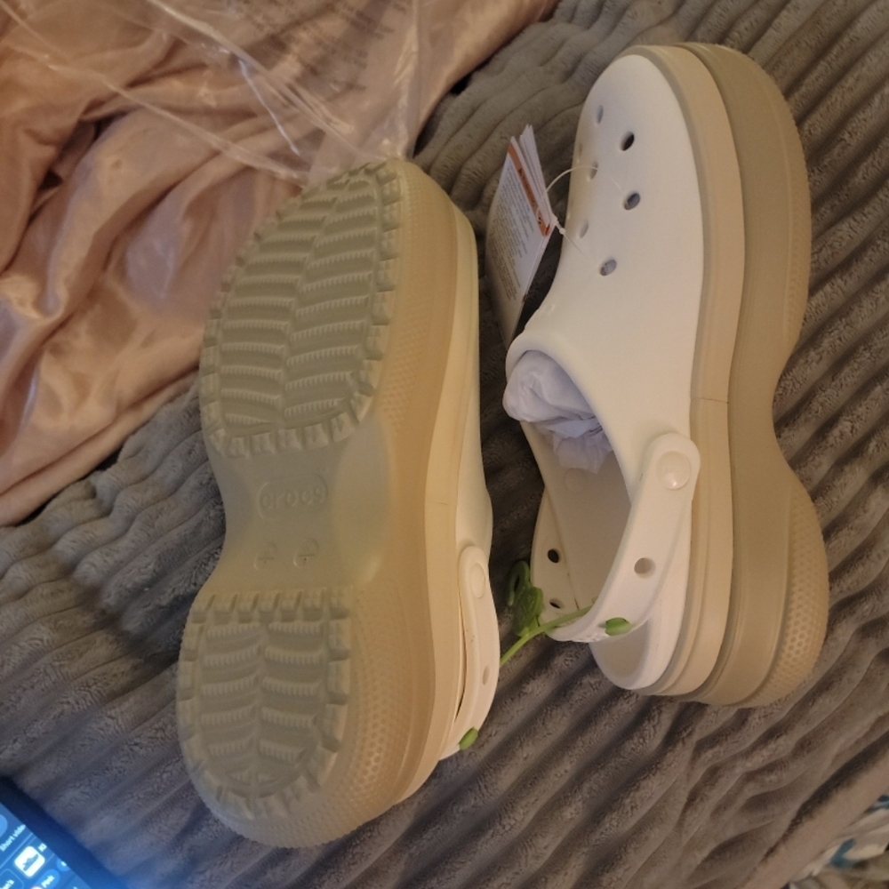CROCS platform BNWT W9- Cream - Picture 3 of 4